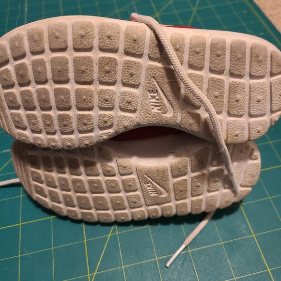 Red Toddler Nike Roshe One Print Casual Shoe - Picture 2 of 4